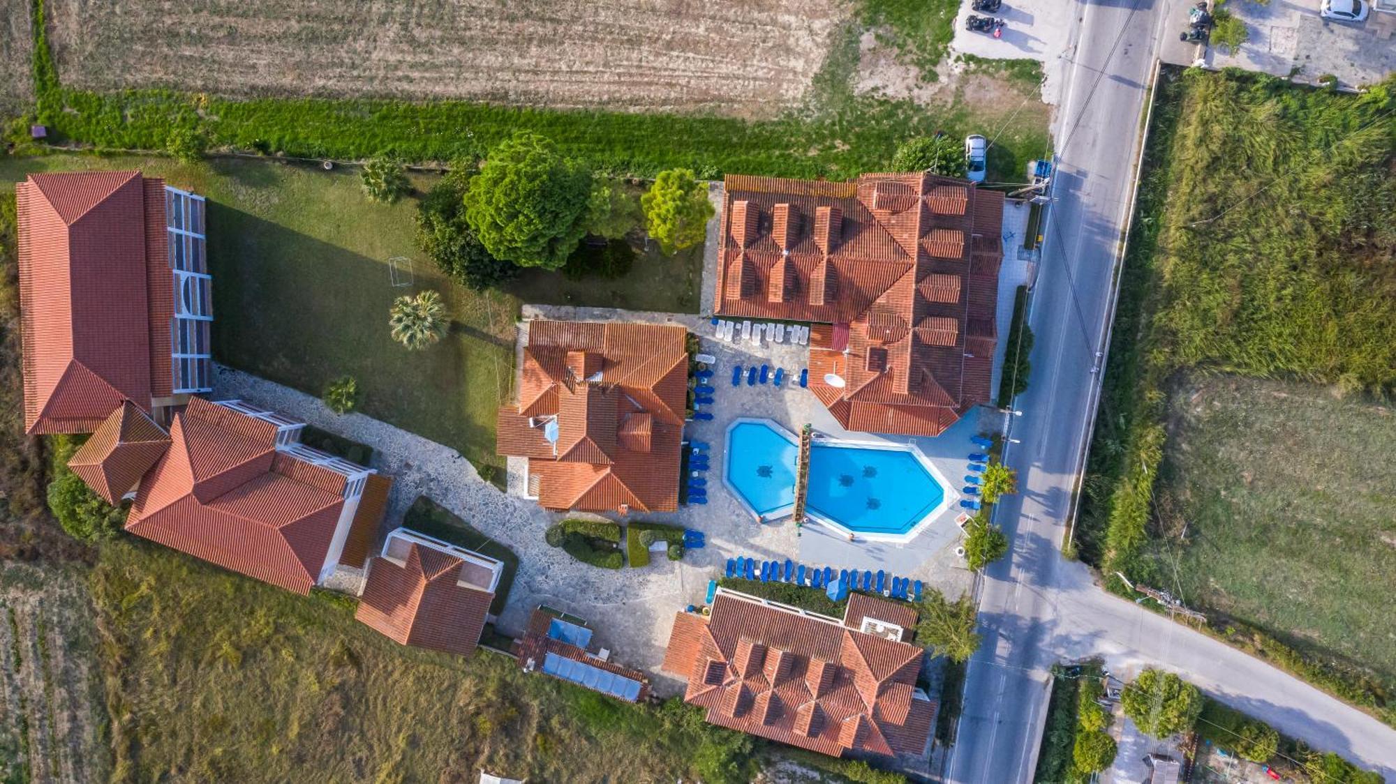 Elpida Hotel Alikanás Exterior foto