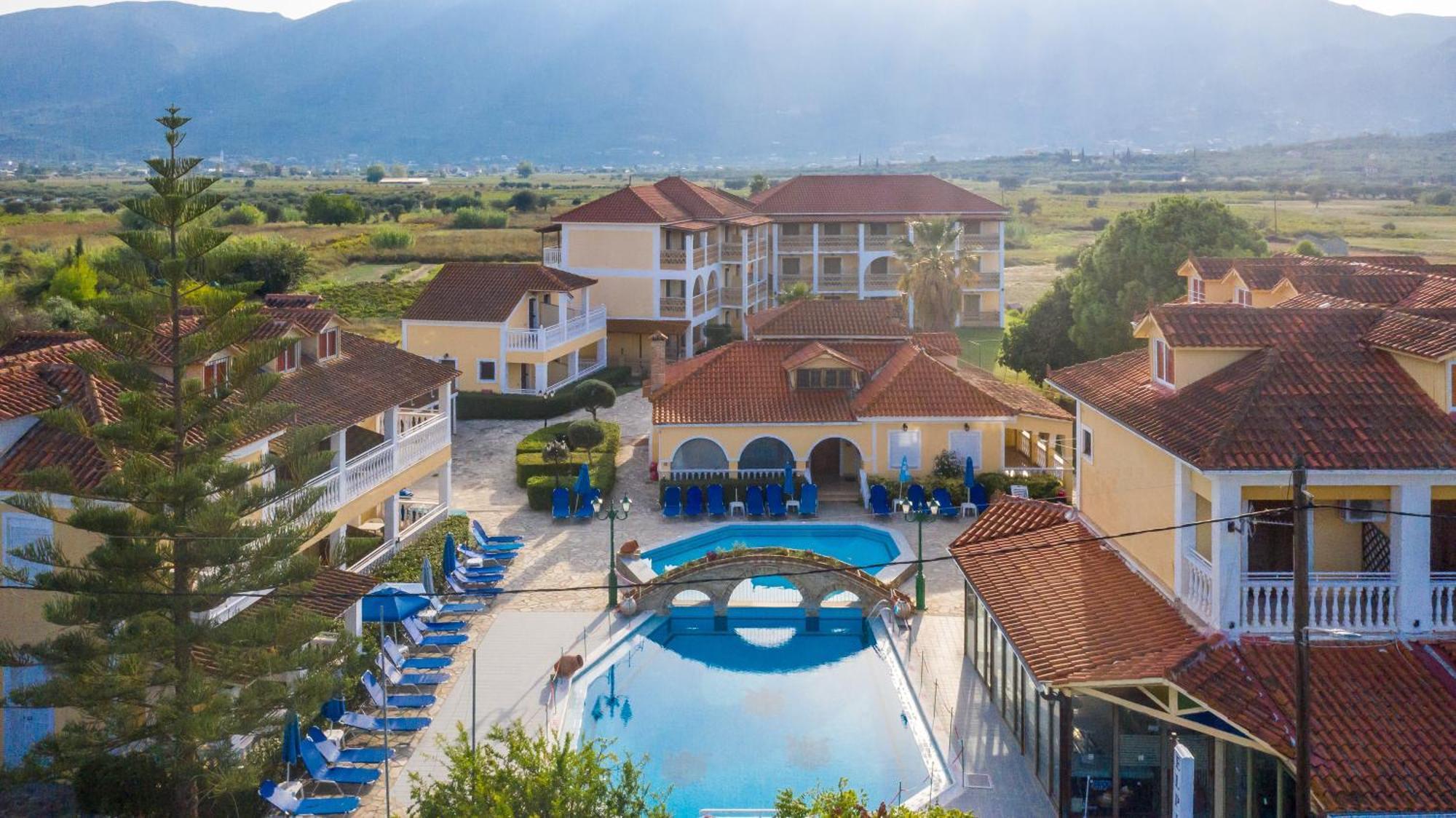 Elpida Hotel Alikanás Exterior foto