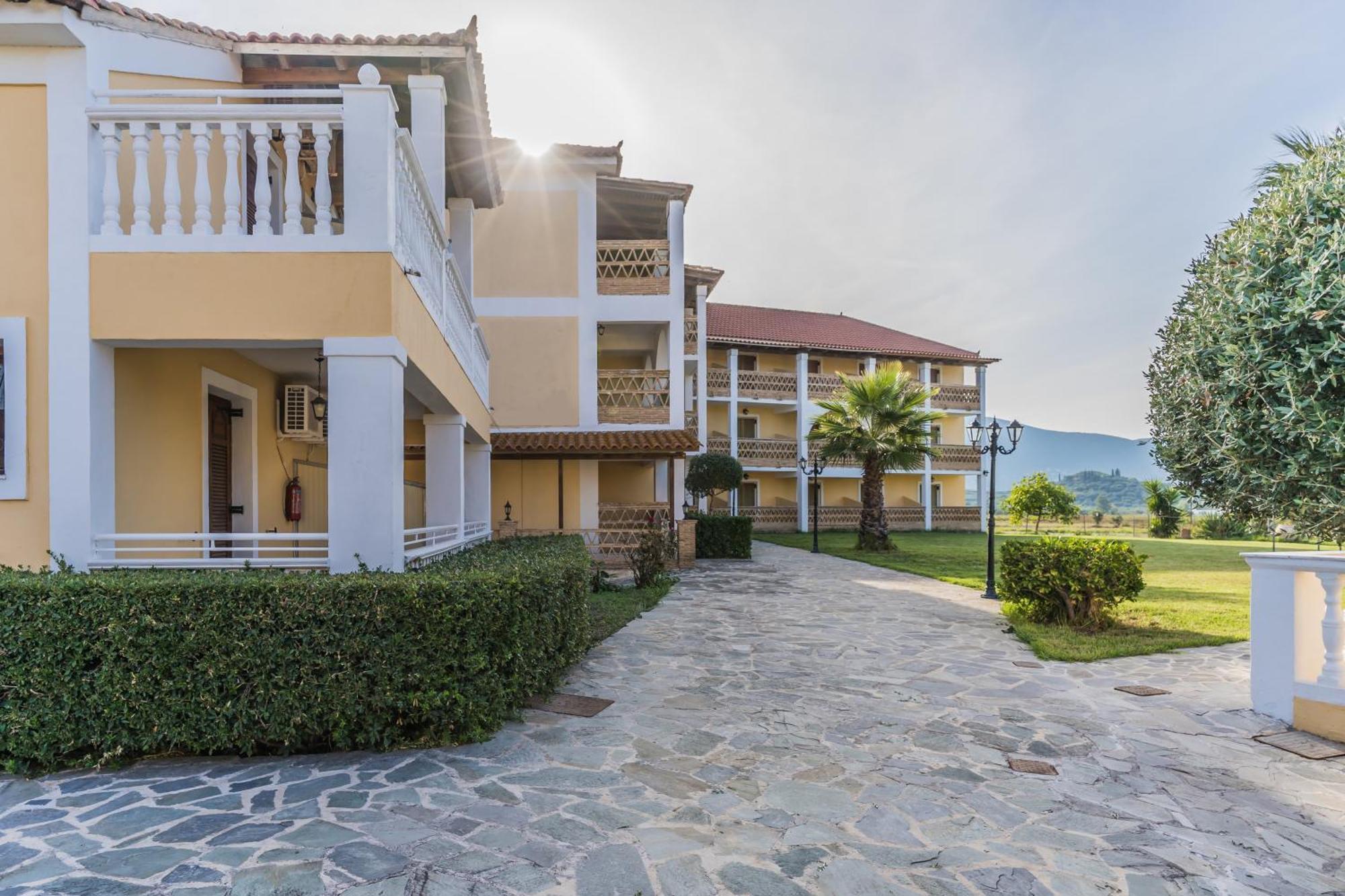 Elpida Hotel Alikanás Exterior foto
