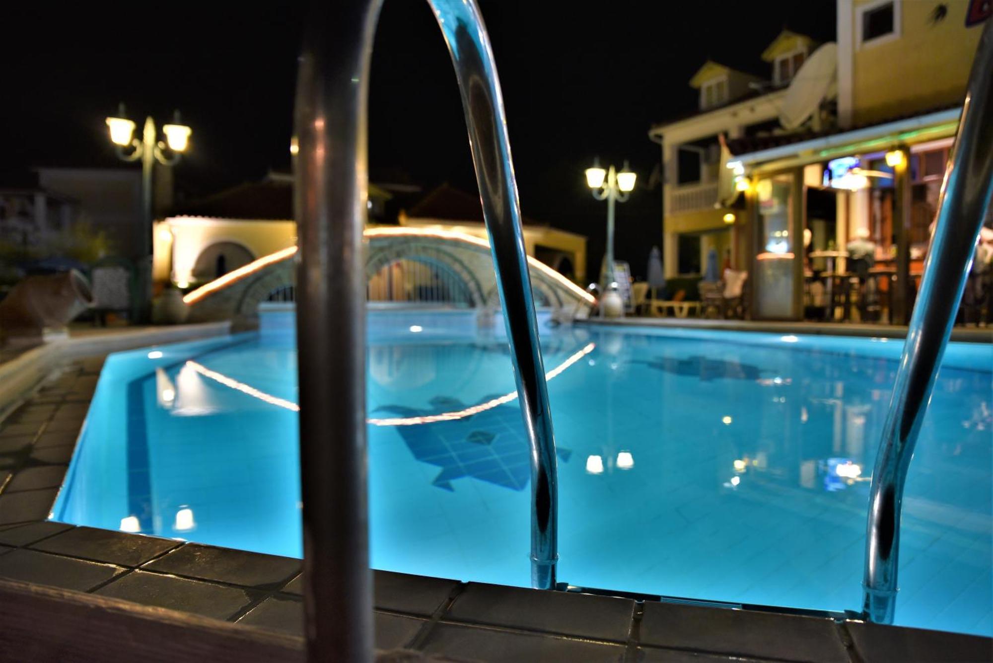 Elpida Hotel Alikanás Exterior foto