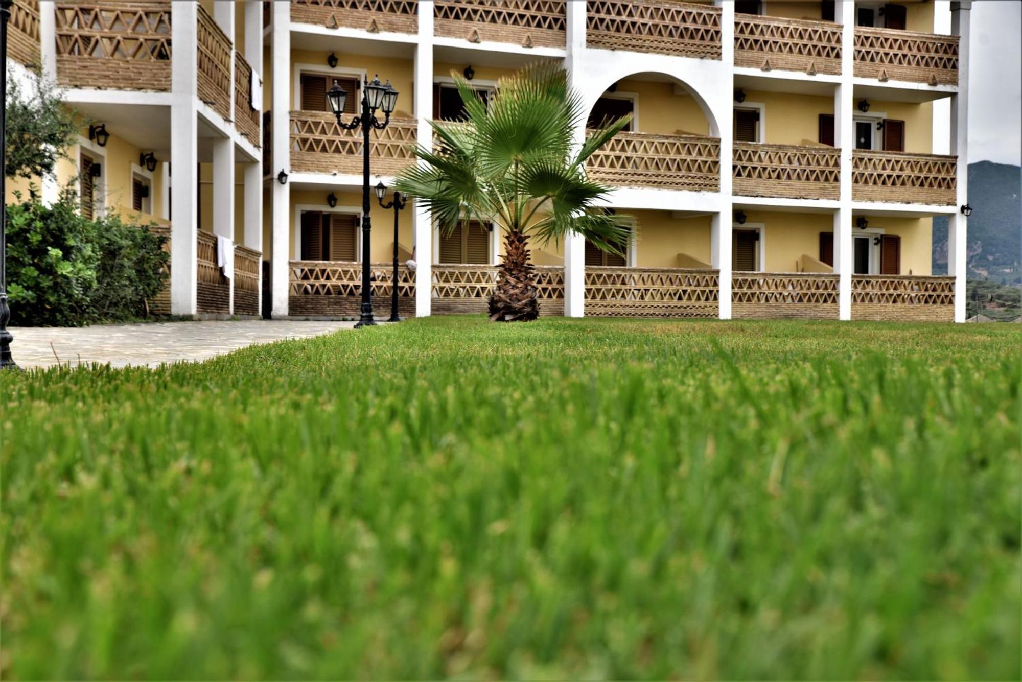 Elpida Hotel Alikanás Exterior foto