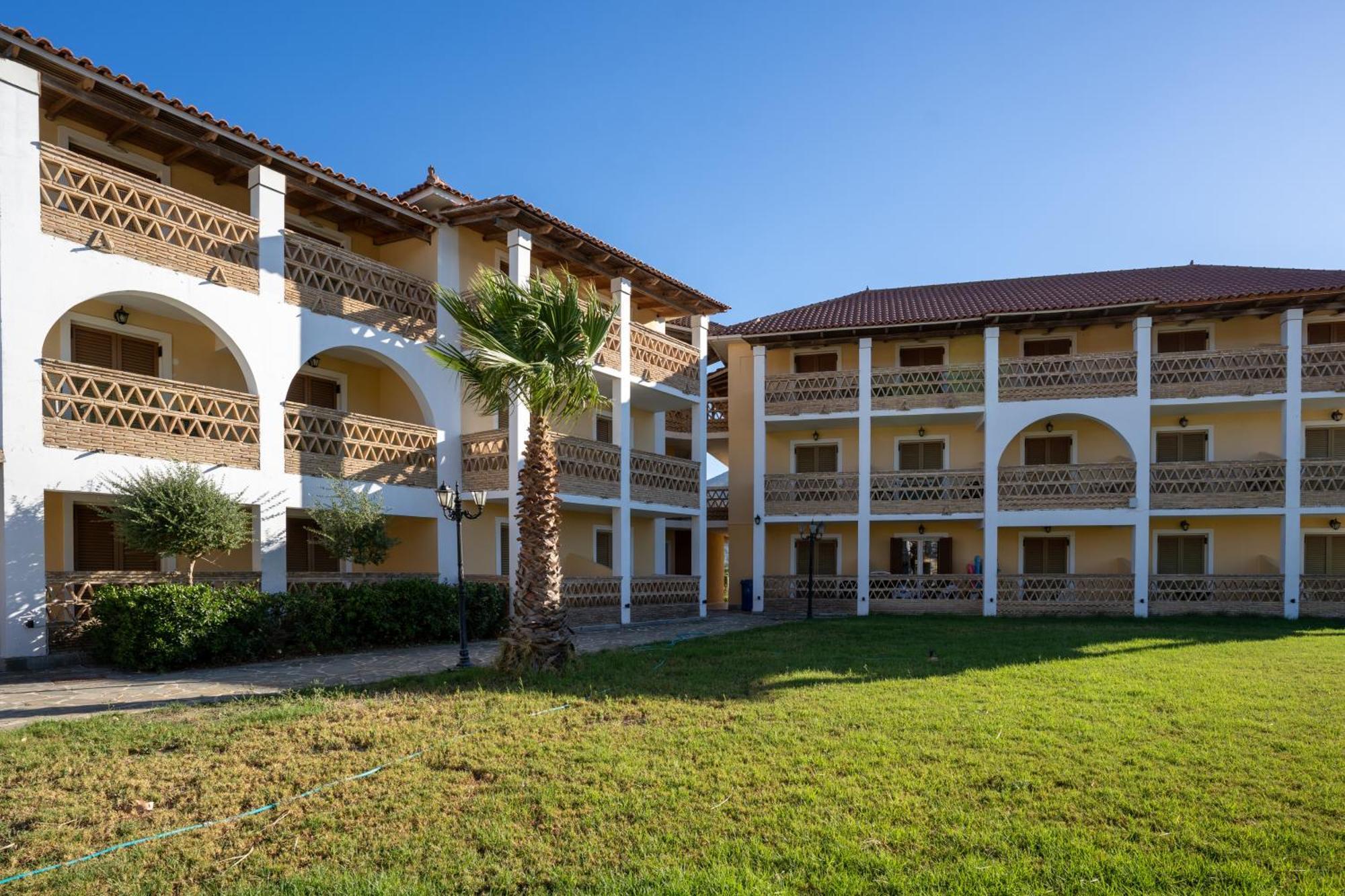 Elpida Hotel Alikanás Exterior foto